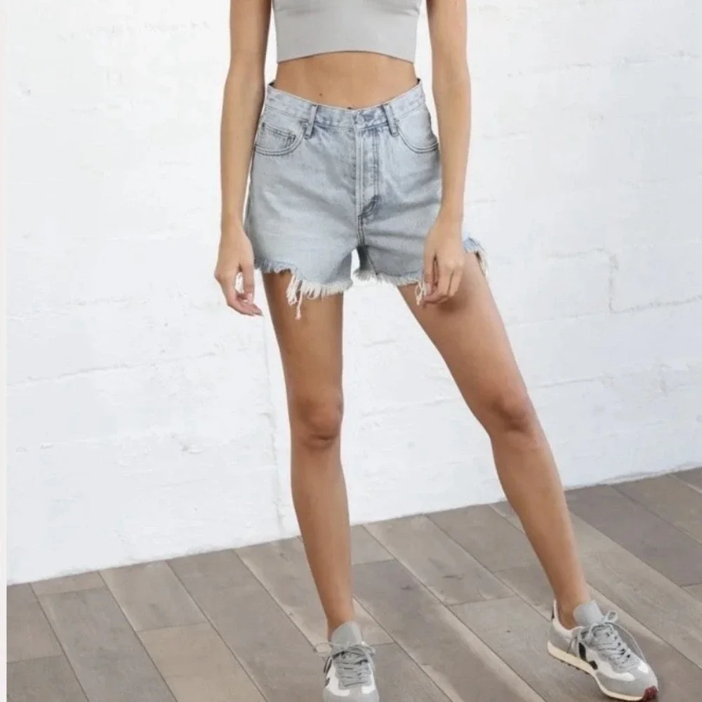 By Together‎ Light Wash Button Fly Denim Jean Shorts Size Medium Cut Off NWT